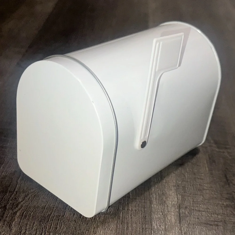💞 White Metal Kids Toy Mailbox